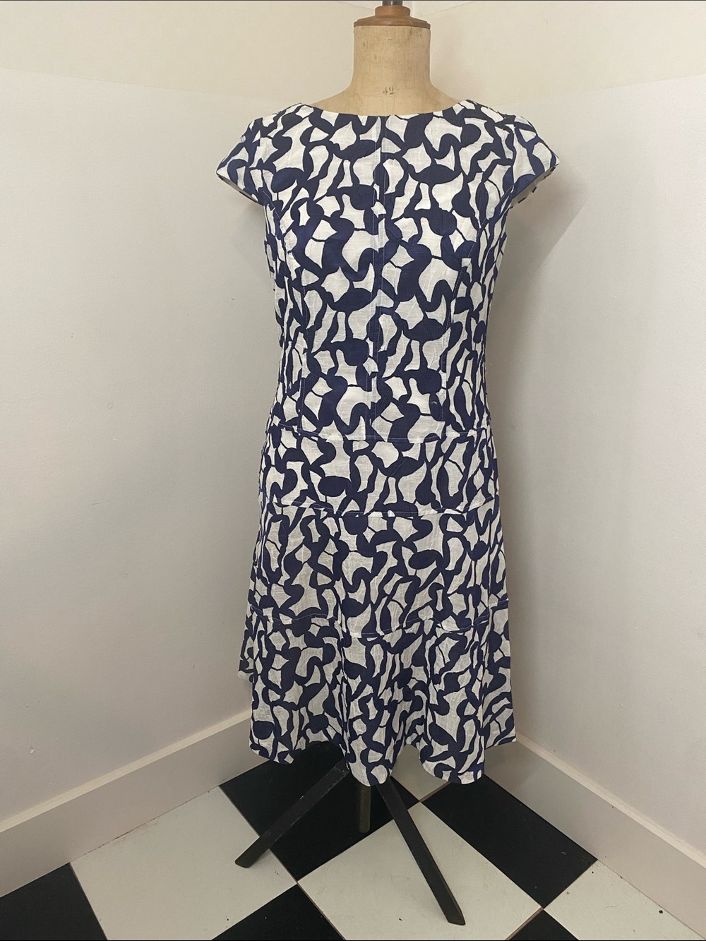 ANNE KLEIN Blue & White Abstract Print Fit & Flare Dress | Size 8